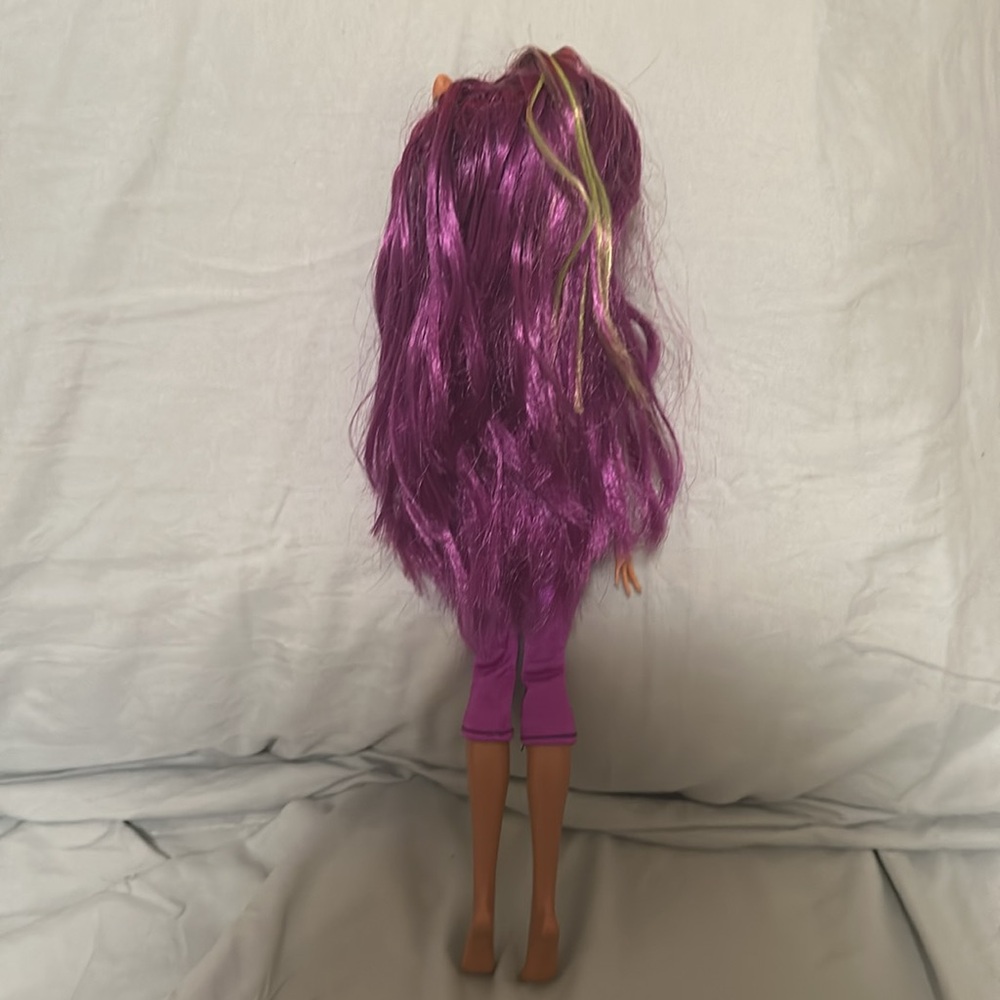 Clawdeen Wolf G1 Purple Hair Doll - Picture 2 of 6